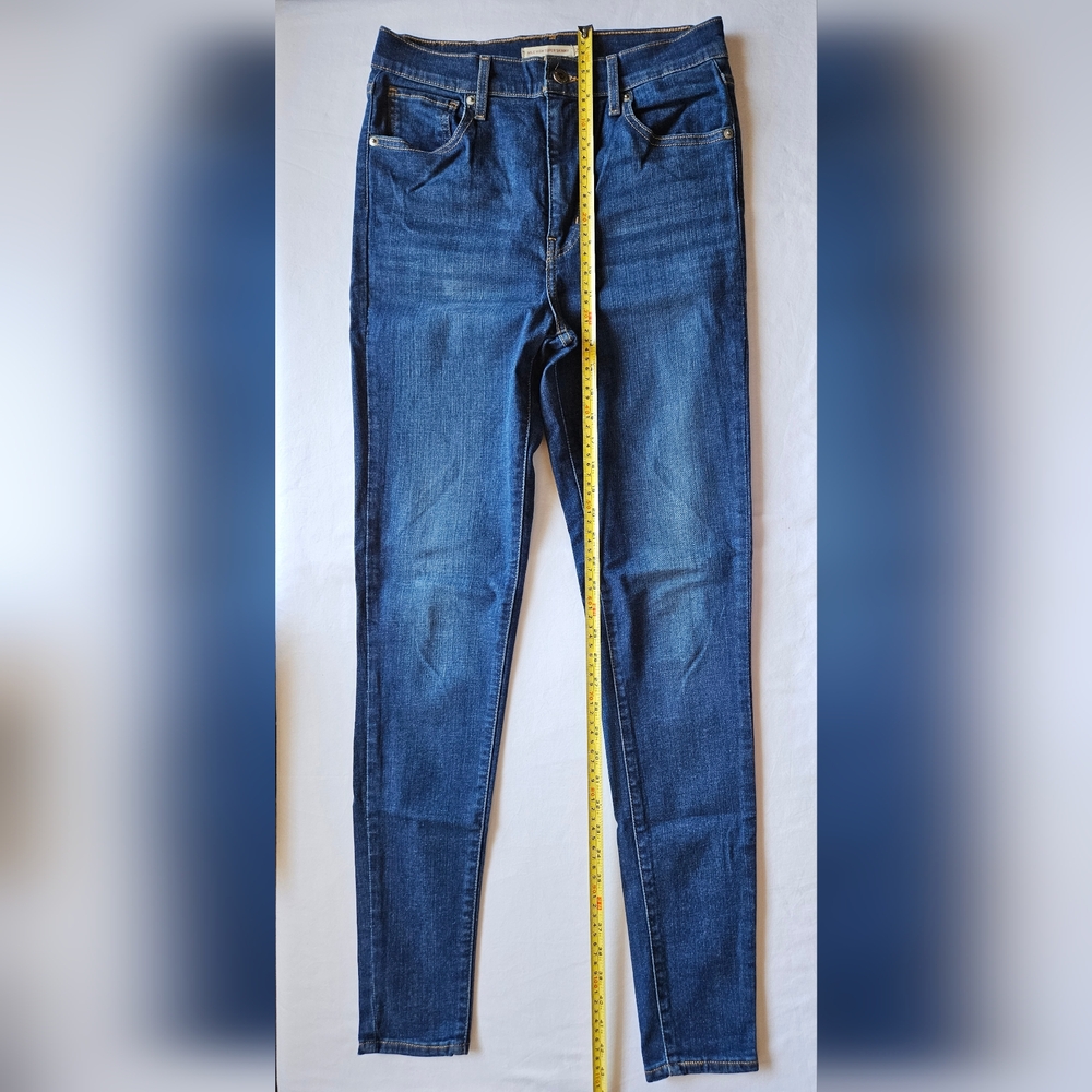 Levi's Women's Mile High Rise Skinny Blue Jeans - 29 - Used